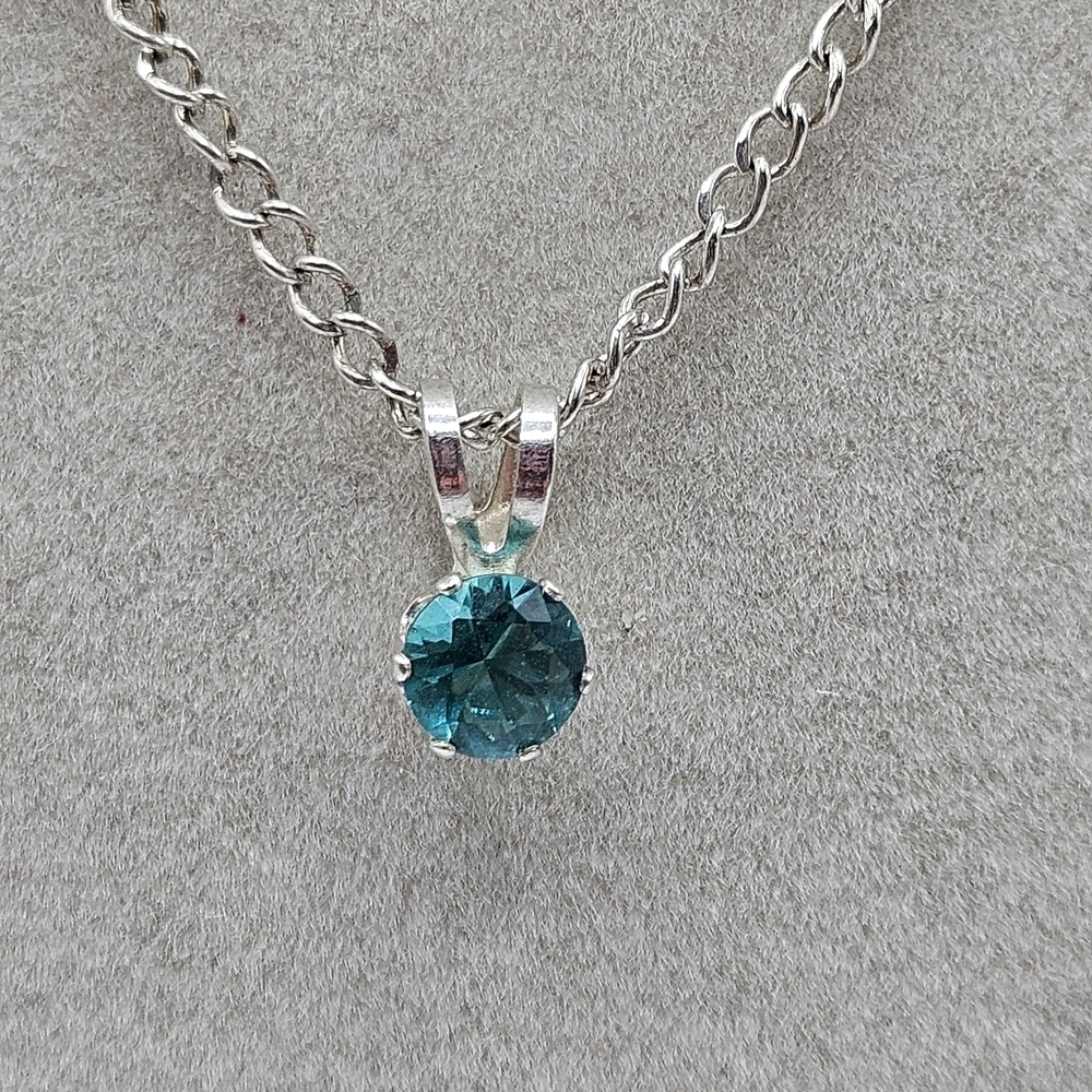 VINTAGE 18K White Gold Plated GP Blue Glass Rhinestone Pendant Necklace